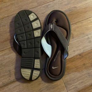 Nike size 11 women’s flip flops